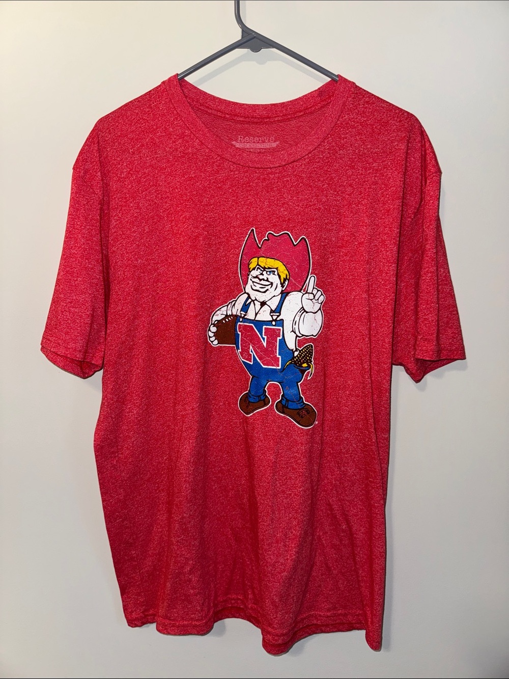 Red Men's Short-Sleeve Graphic Tee - N Mascot